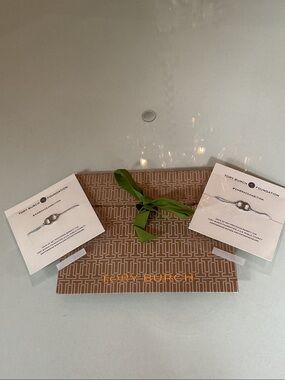 Tory Burch Tan & Gold Geometric Gift Box with Green Ribbon 2 braclets new